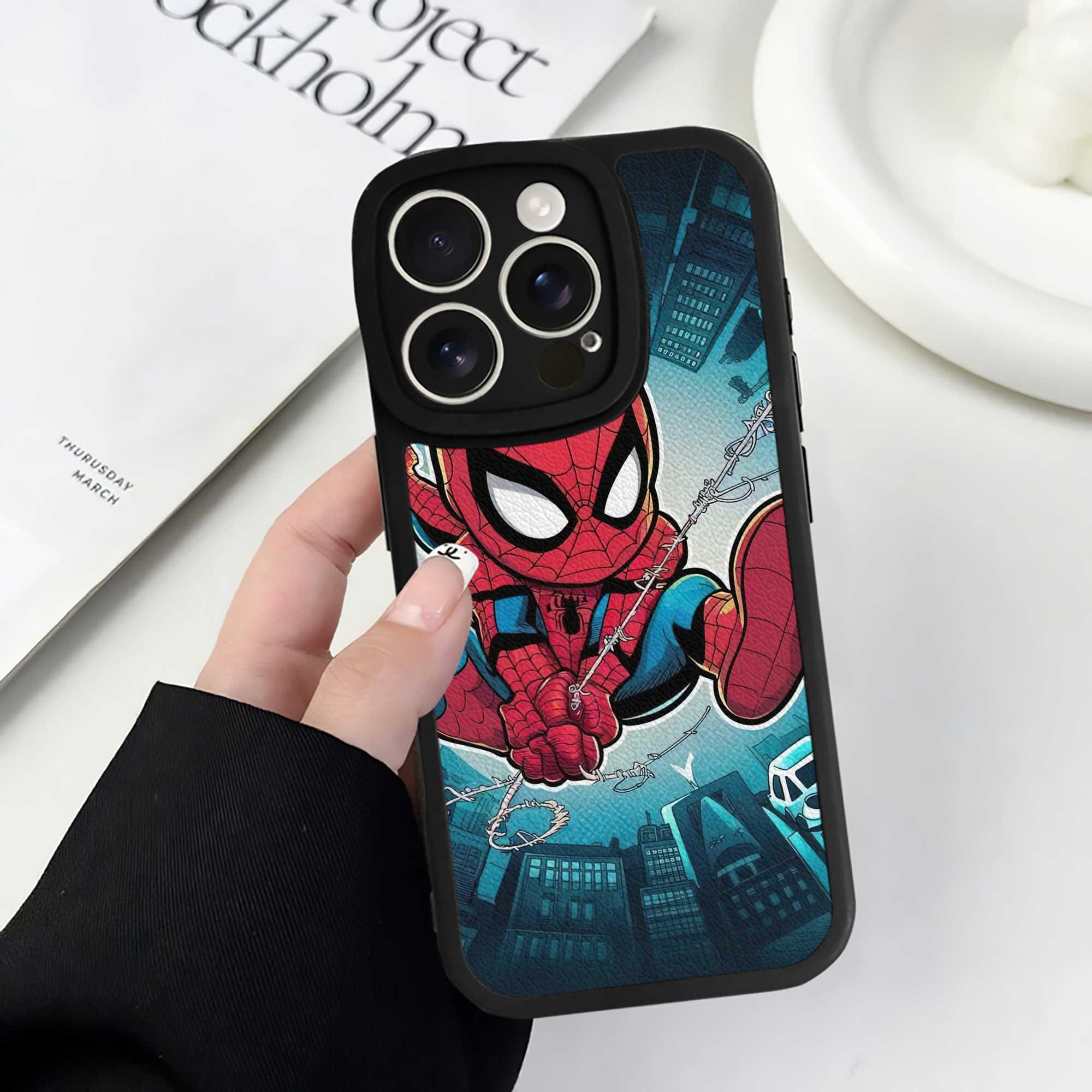 Spider Man スパイダーマン 【iPhone 16シリーズ対応】シリコンスマホケース（レザー調） 材質：シリコン